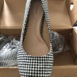 BLACK AND WHITE PLAID HEELS